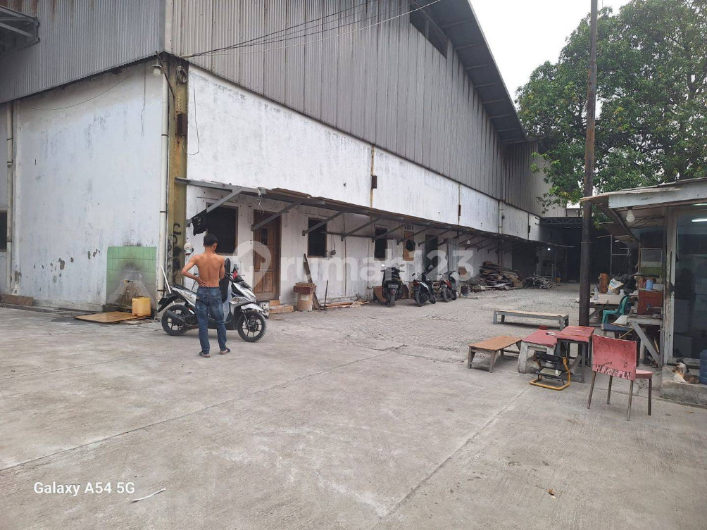 Large Warehouse with Office Space in Daan Mogot