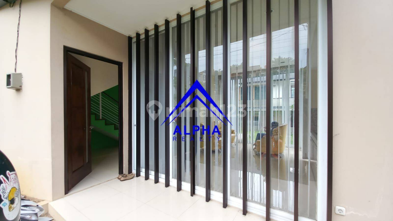 Modern 3-Bedroom House with Garden and Mountain Views