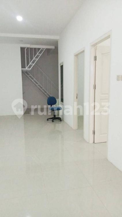 Renovated 3-Bedroom House Near Mall