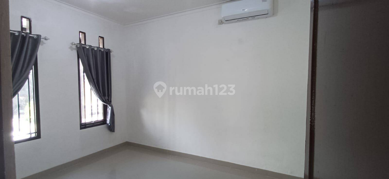 Modern 2-Bedroom House with Air Conditioning