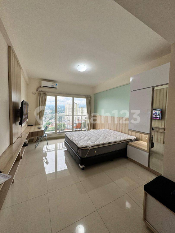 Furnished Studio Apartment with Mountain View