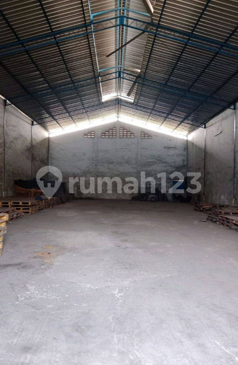 Large 700m2 Warehouse with Container Access