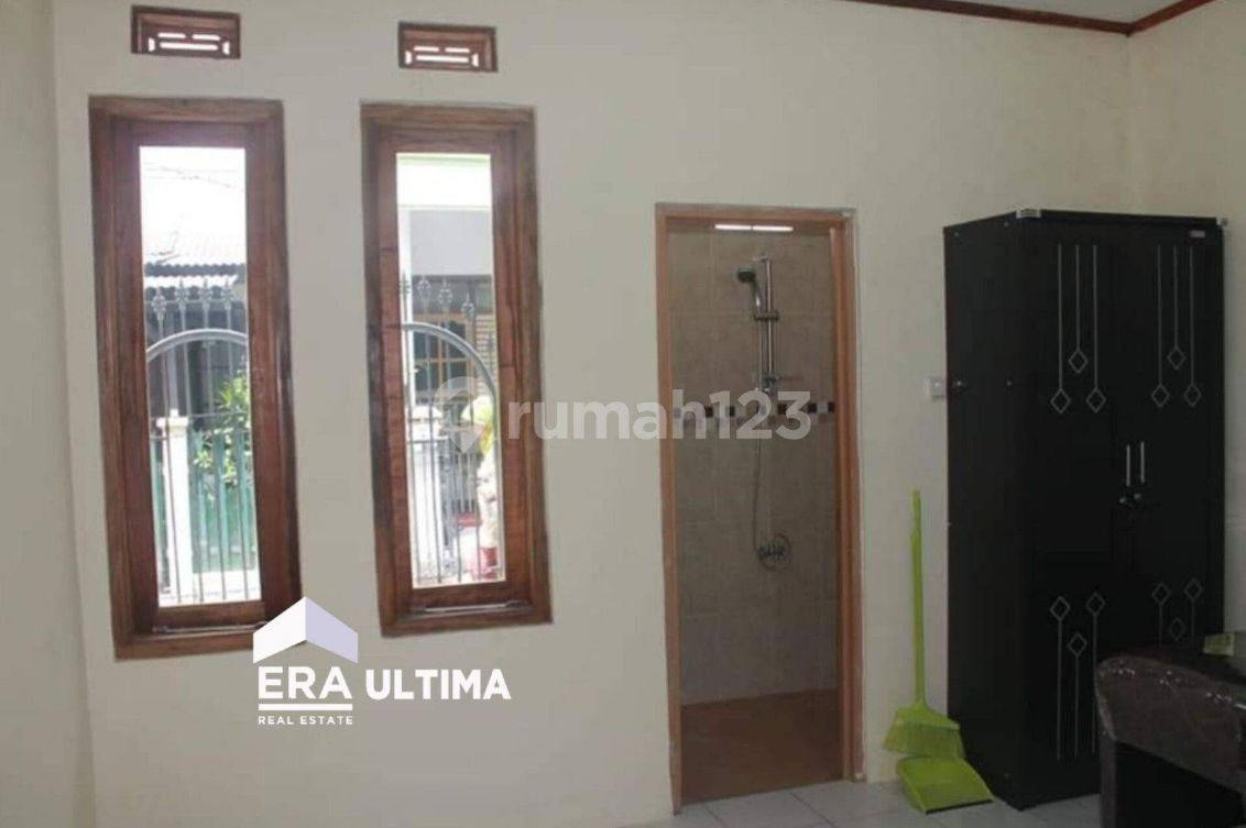 Spacious Two-Story House with Seven Bedrooms