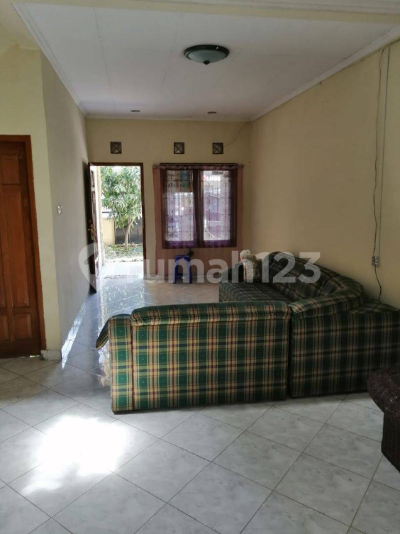Two-Story House in Cigadung with Spacious Garden