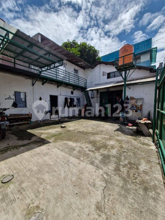 Strategic Commercial Warehouse with Retail Space