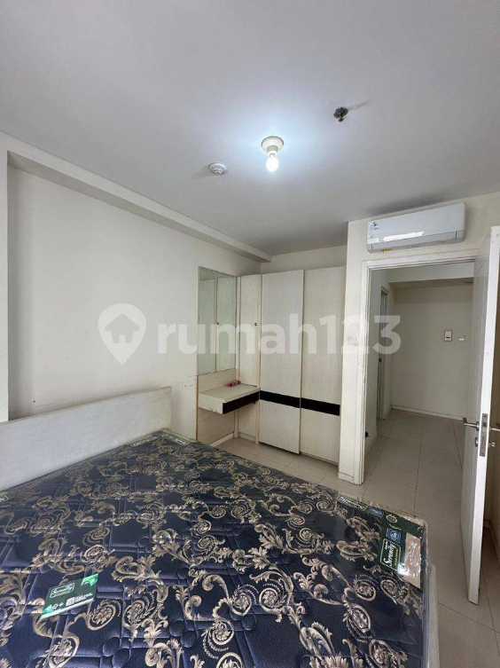 Modern 1-Bedroom Apartment Near University with Pool View