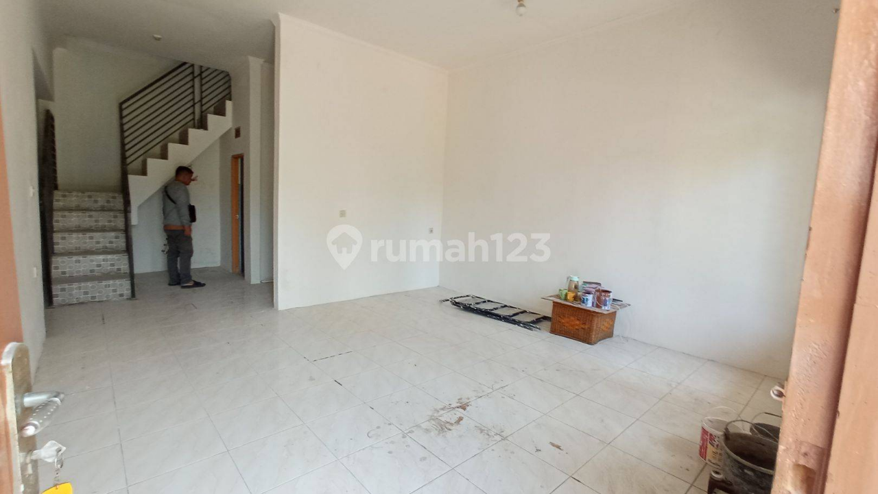 Spacious 4-Bedroom House with Garden in Cikutra