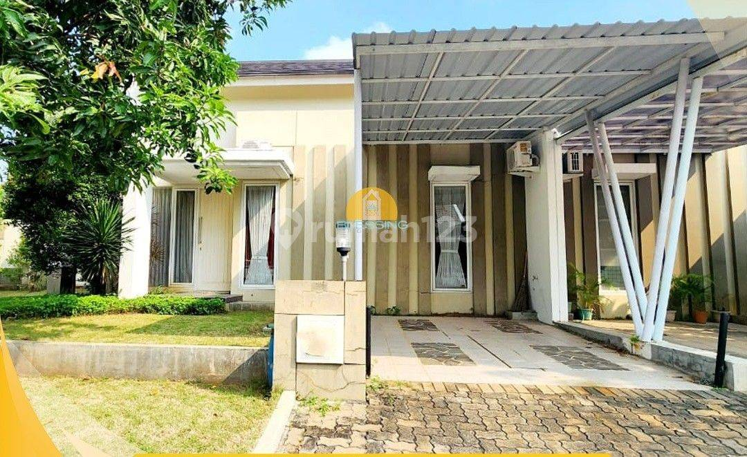 Modern House in Graha Padma Semarang Complex