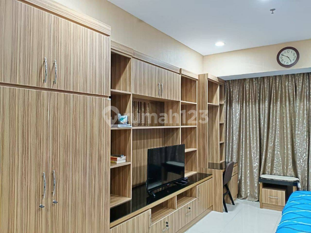 Furnished Studio Apartment with Built-in Storage