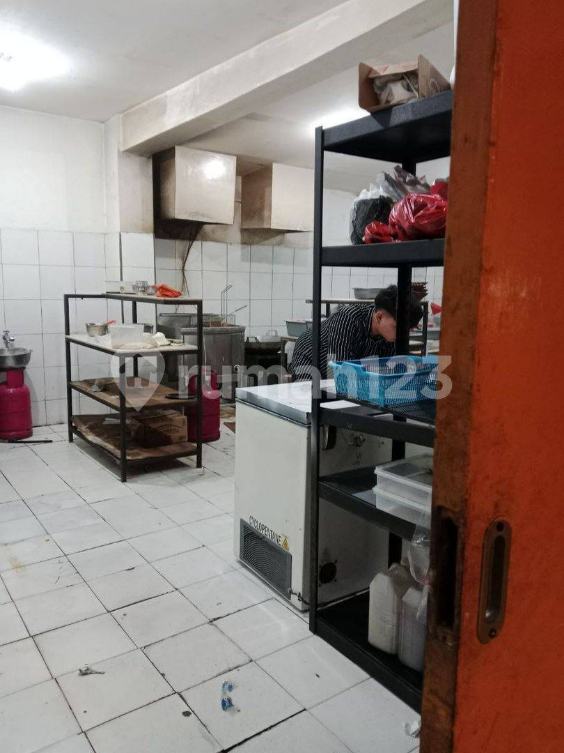 Large Commercial Shophouse Near Taman Palem Lestari