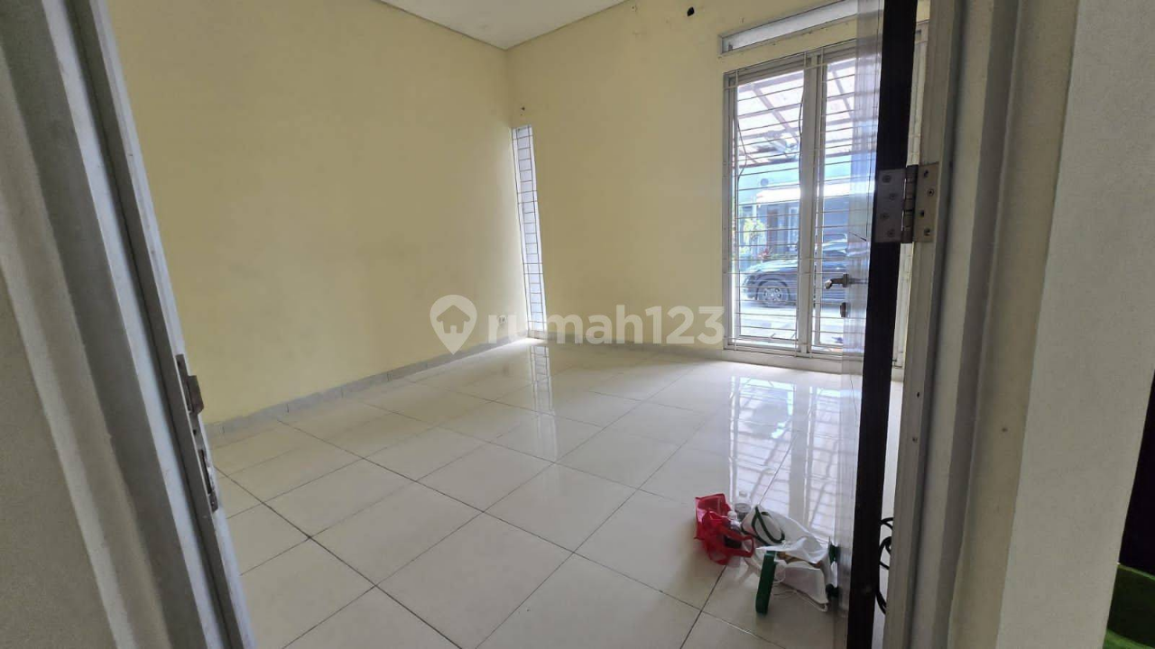 Spacious 3-Bedroom House with Garden in Cluster