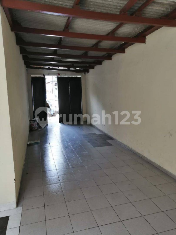 Two-Story House in Cigadung with Spacious Garden