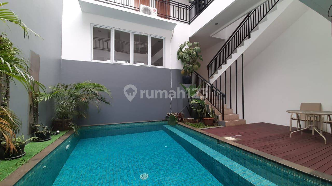Modern 2.5-Story Townhouse with Private Pool
