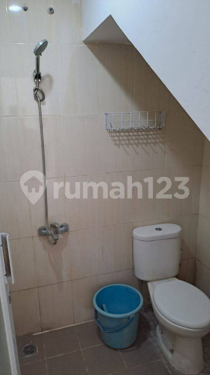 Modern 3-Bedroom Townhouse with Carport