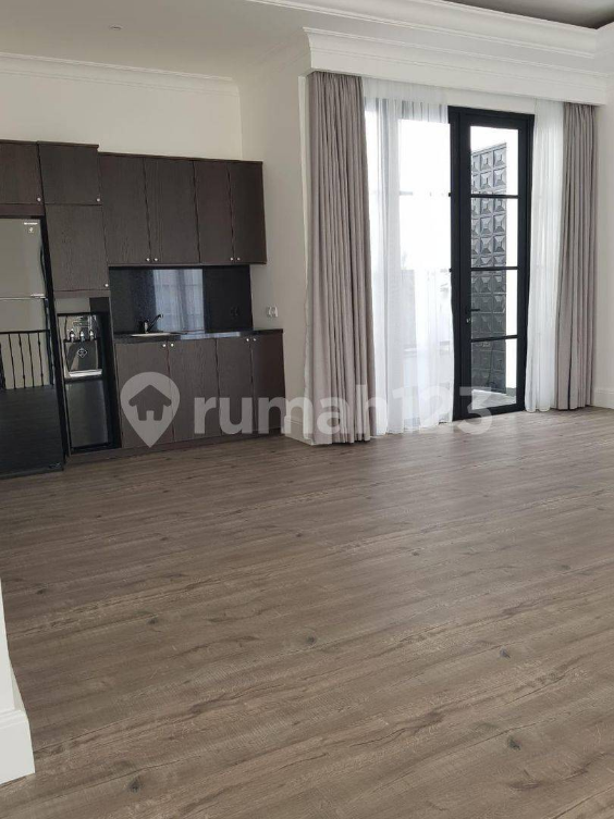 Luxurious 4-Bedroom House with Pool in Cilandak