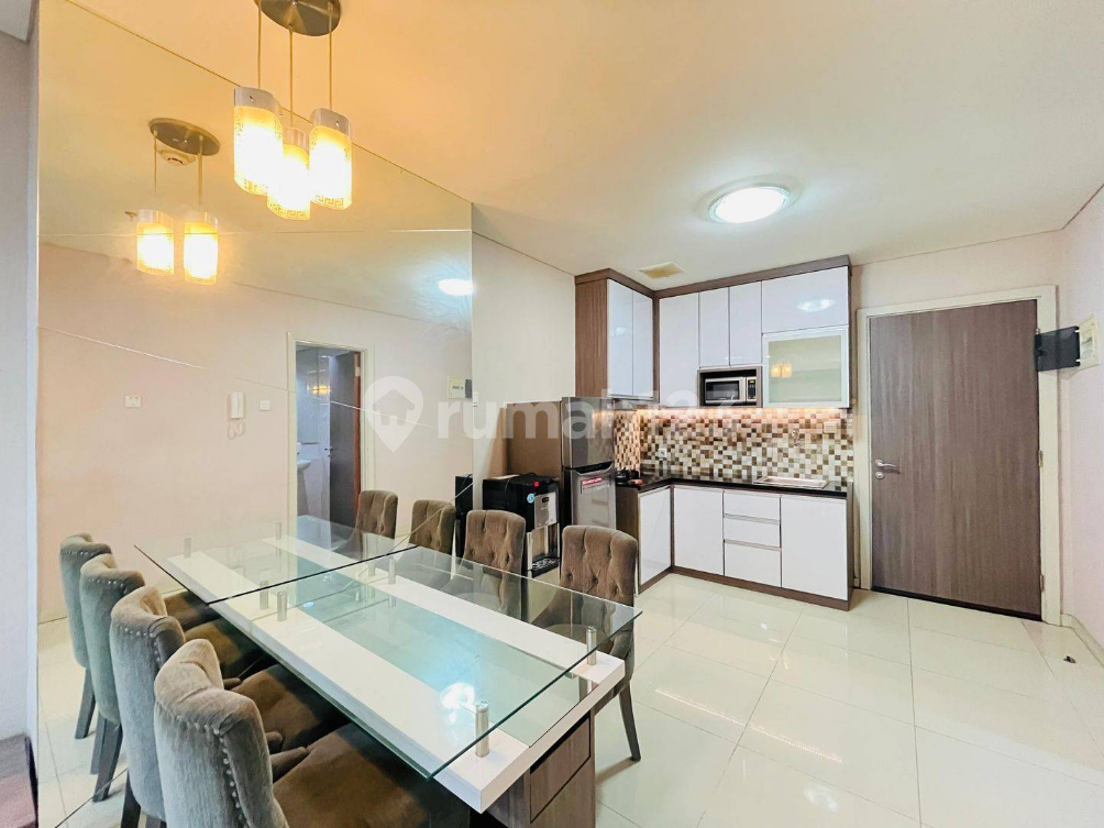 Modern Green Bay Pluit Apartment with Pool Access