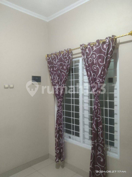 Spacious 4-Bedroom House Near Tebet Eco Park