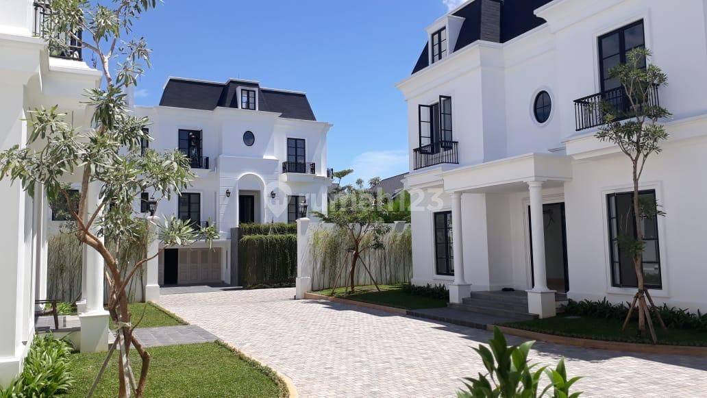 Luxurious 4-Bedroom House with Pool in Cilandak