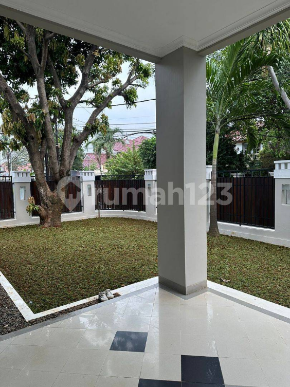 Modern 2-Story House with Pool in Cipete