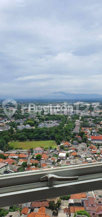 Modern 1-Bedroom Apartment with Mountain View