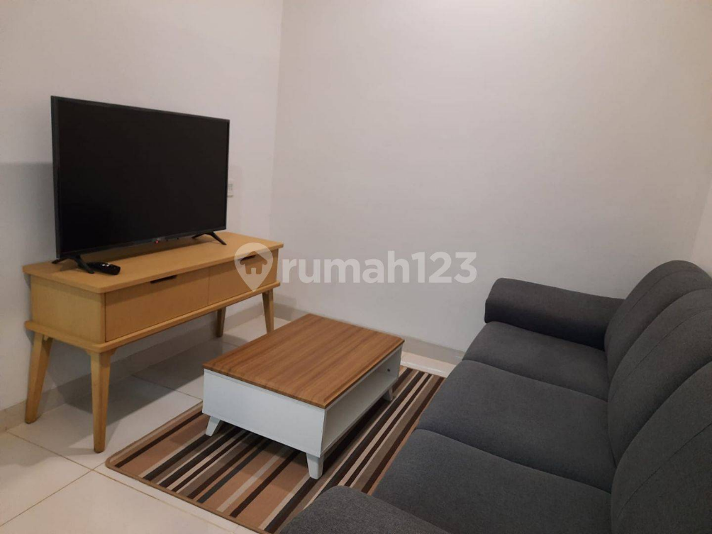 Modern Furnished Studio Apartment with Kitchen