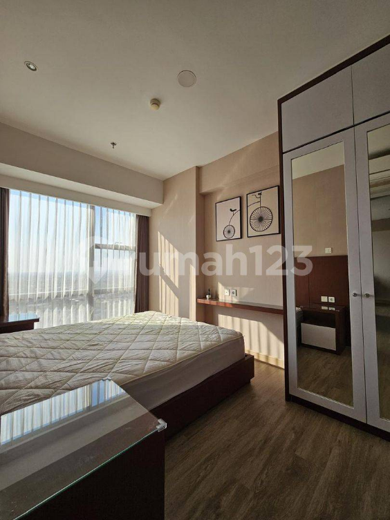 Modern 2-bedroom apartment with city view
