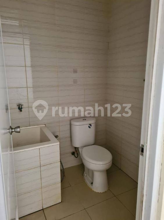 Modern 2-Bedroom House with Carport and AC