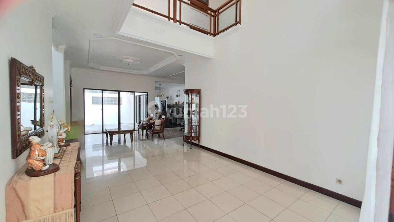 Spacious 5-Bedroom House Near Pacific Place Mall