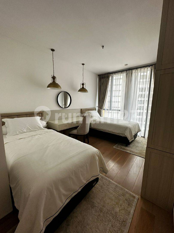 Modern 2-Bedroom Apartment with Designer Interior