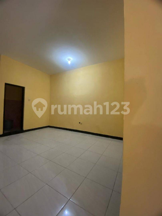 Spacious 3-Bedroom House with Carport in Batununggal