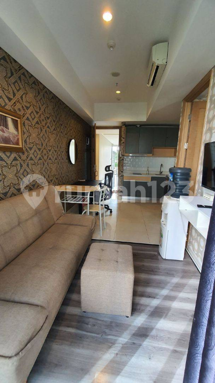 Luxury 1-Bed Apartment with Pool View