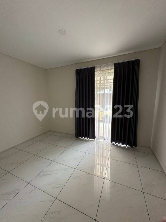 Modern 2-Story House with Garden in KBP