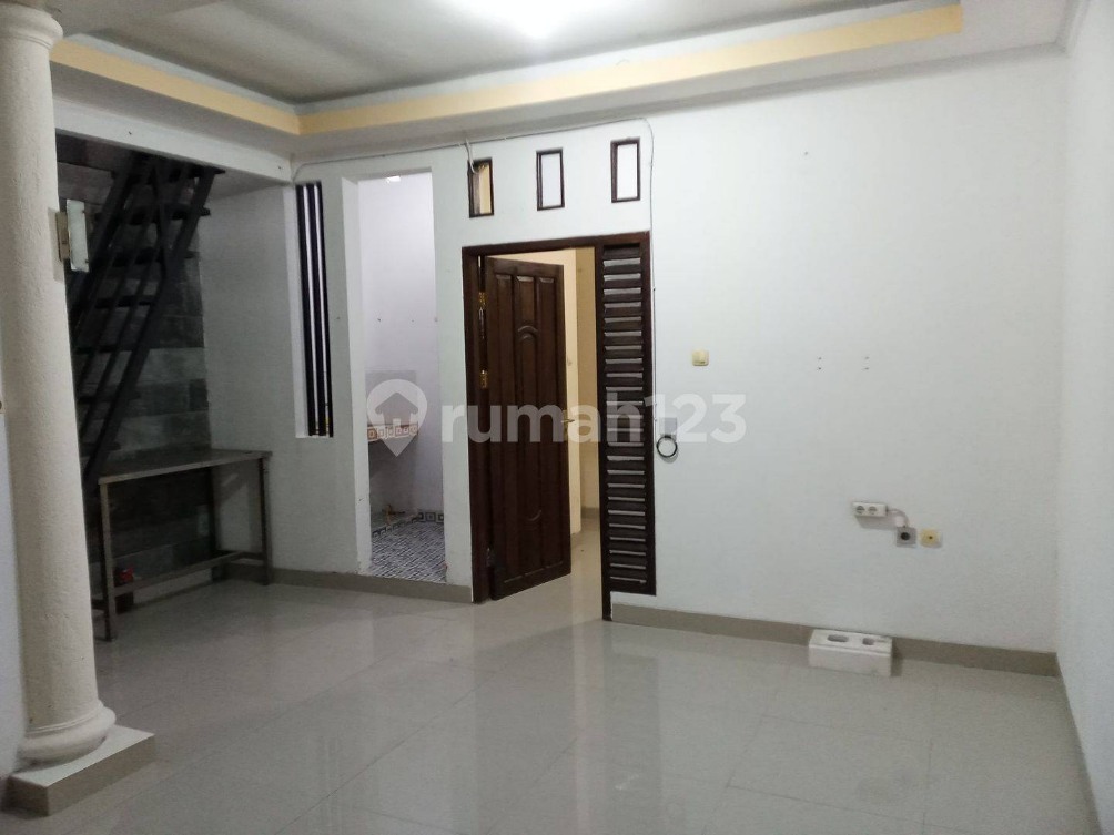 Modern 2-Bedroom House with Multiple Bathrooms