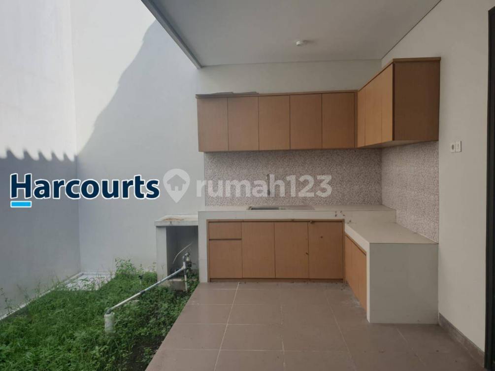 Spacious 3-Bedroom House in Elite Kartasura Complex