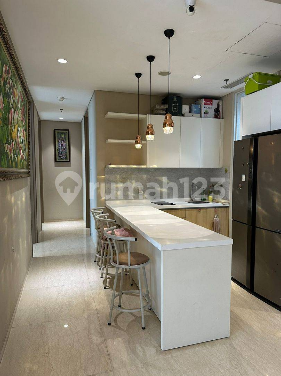 Luxurious Modern Apartment with Designer Interior