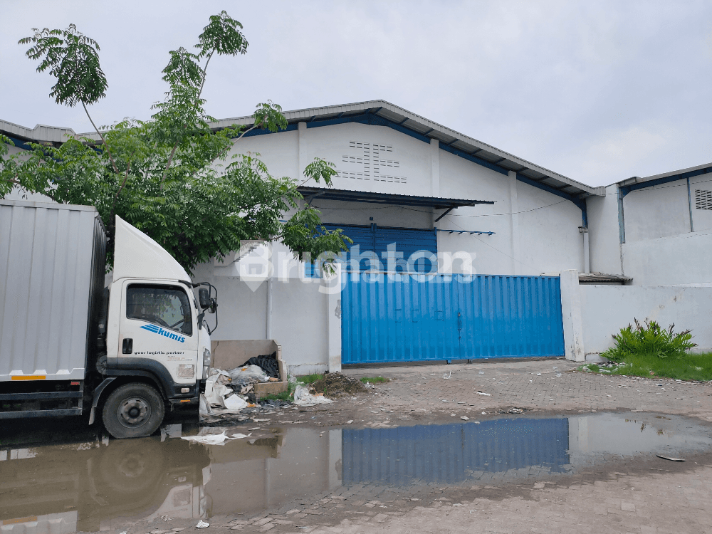 Large Industrial Warehouse with Container Access