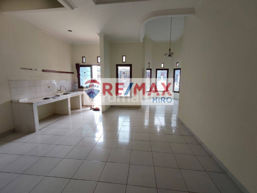 Spacious House Near LRT Station with International School