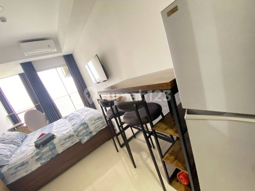 Modern Studio Near Binus Campus with Lake View