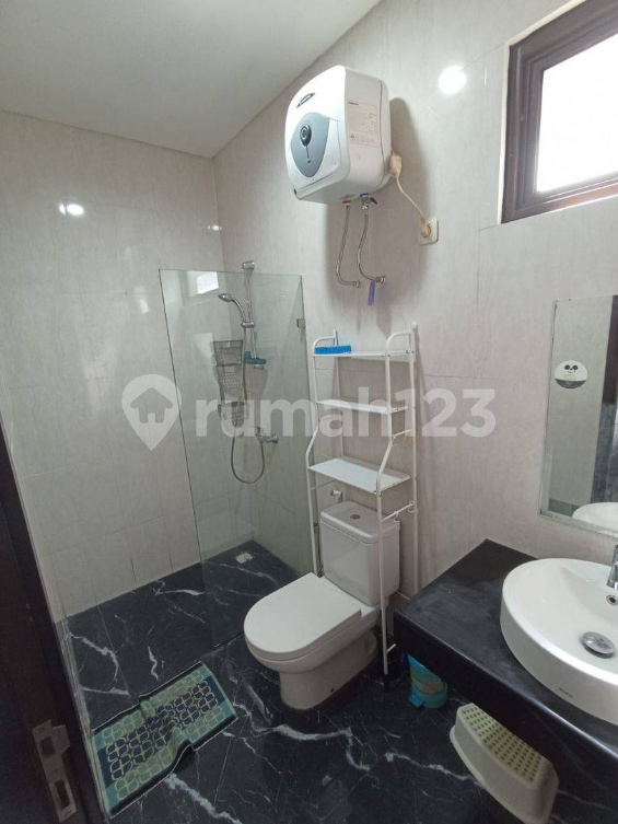 3-Story Furnished Townhouse with Pool Access