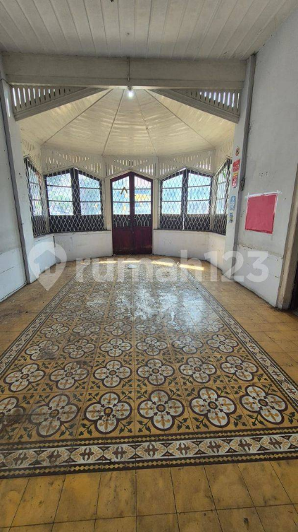 Vintage House for Rent in Siliwangi