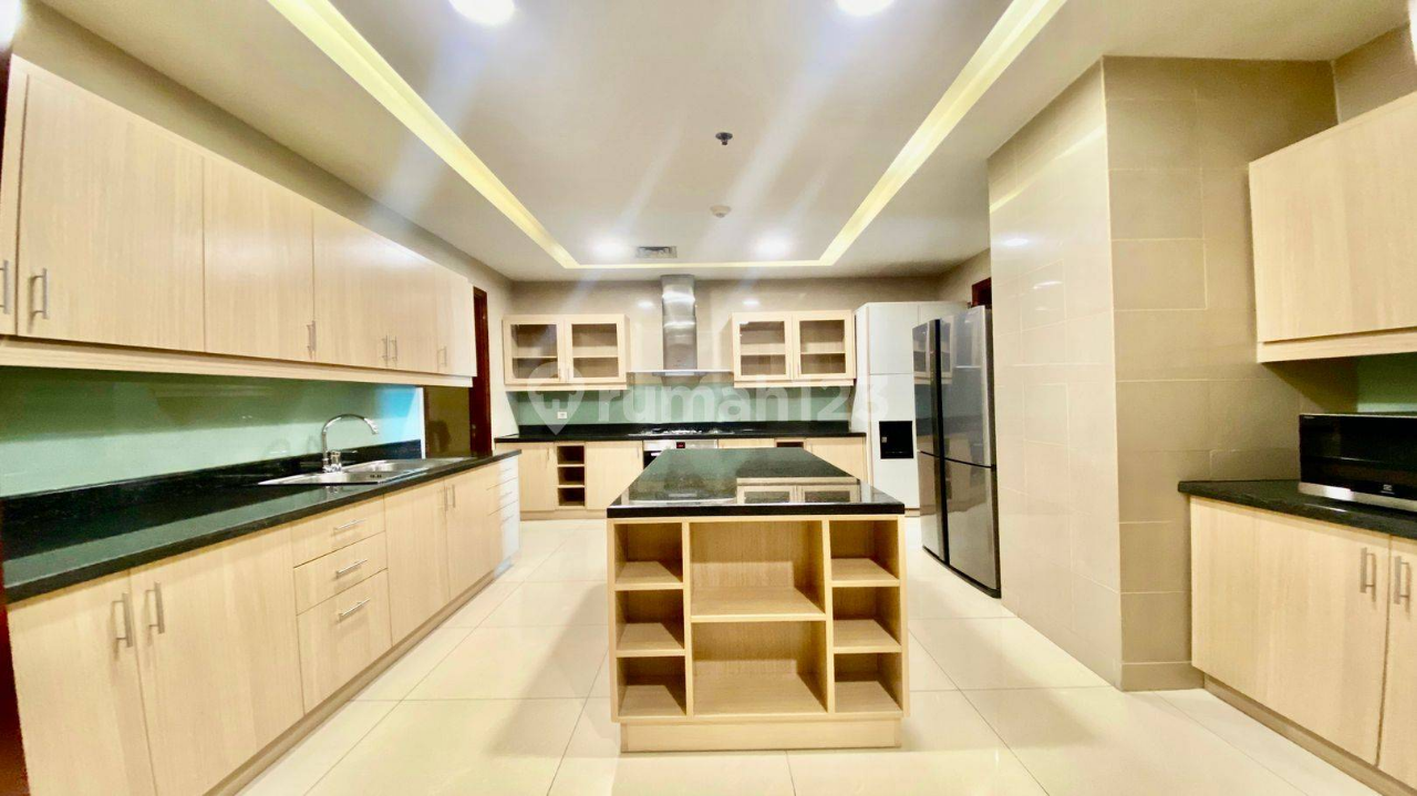 Luxurious 3-Bedroom Apartment at Pakubuwono Residence