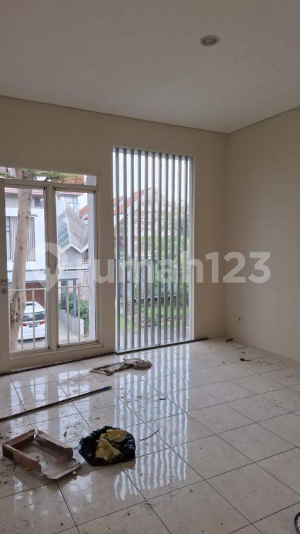 Modern 4-Bedroom House with Garden and Carport