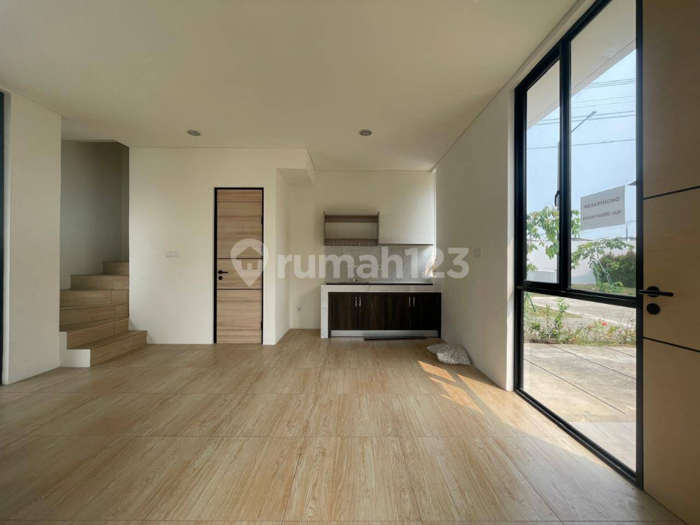 Modern Two-Story House Near UPH and Amenities