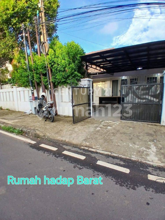 Spacious 3-Bedroom House in Menteng with Garden