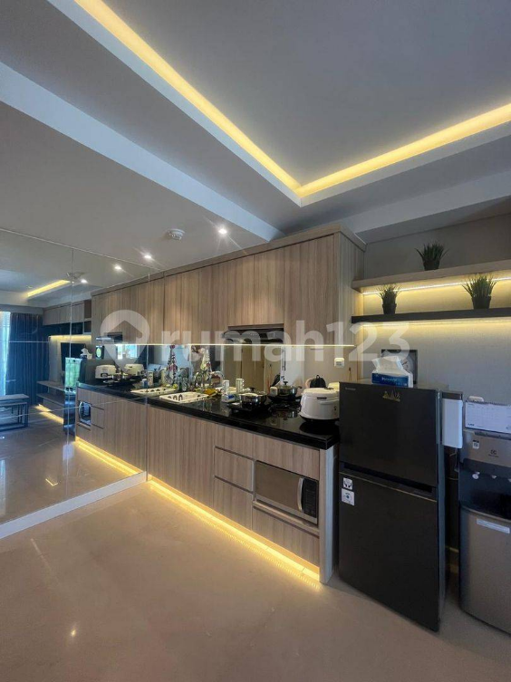 Modern 1BR Corner Apartment with City View