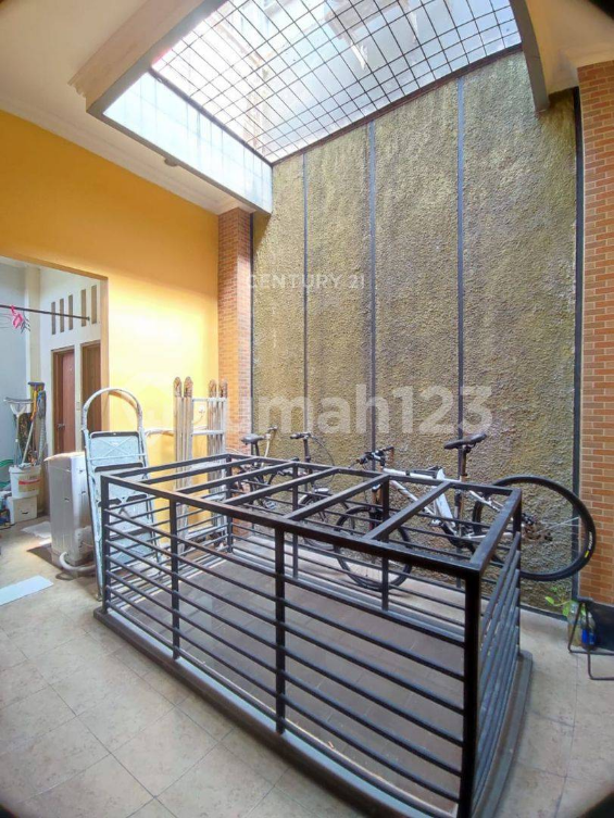 Modern House with Amenities Near LRT Station