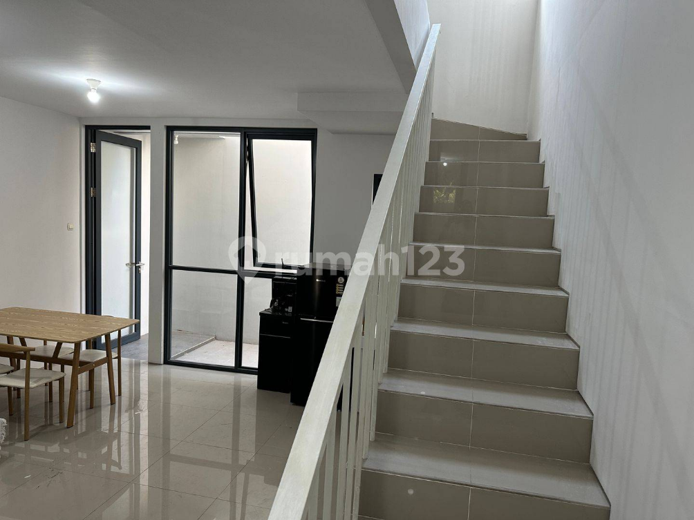 Modern Minimalist 2-Bedroom House Near Mall