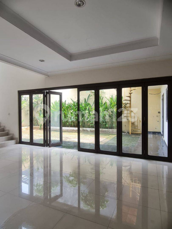 Luxurious 4-Bedroom House with Pool in BSD