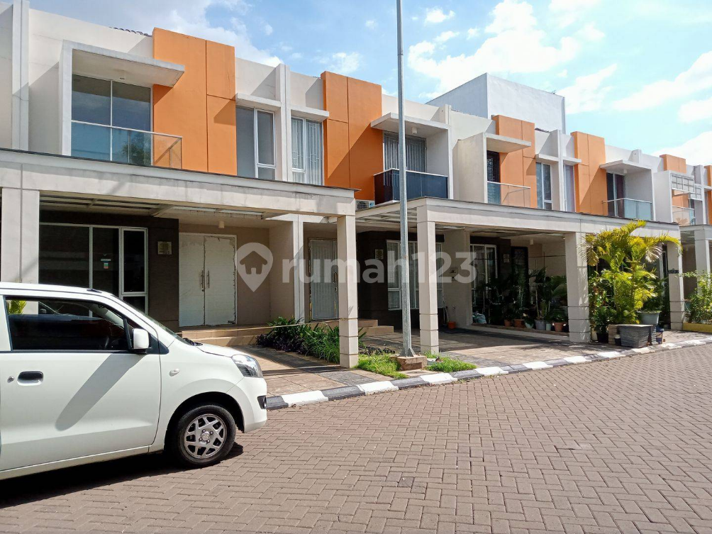 Modern Townhouse with Designer Interior