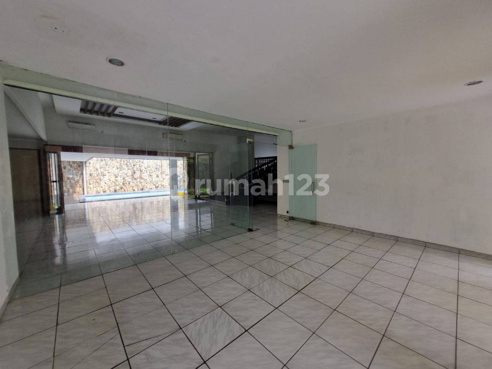 Spacious Kemang House with Pool and Large Parking